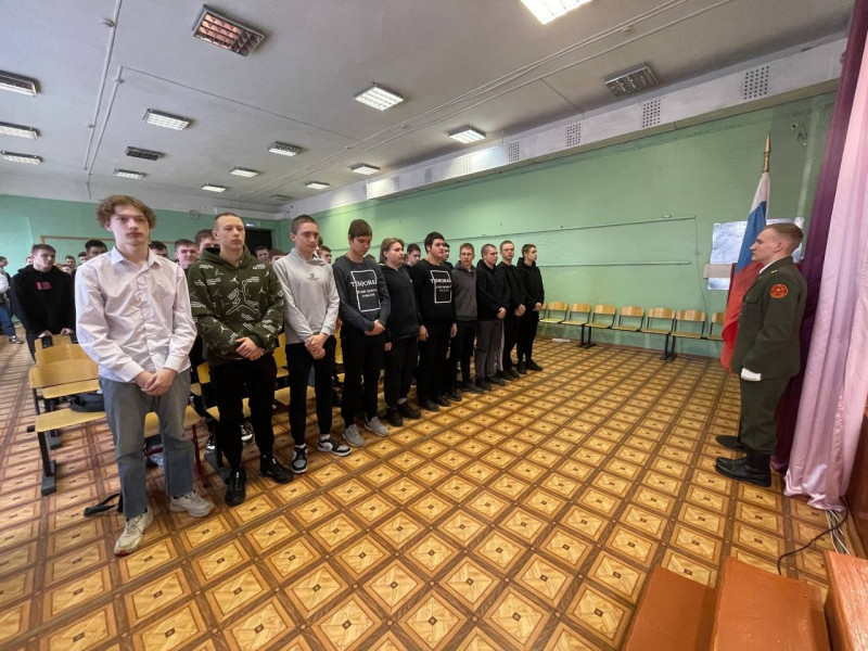 ​11 марта в Бологовском колледже состоялась еженедельная линейка и церемония поднятия Государственного флага Российской Федерации - Бологовский колледж